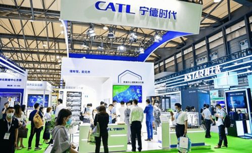 何小鵬余承東拉響警報 停工風險成2022汽車工業(yè)最大考驗，信息電子技術服務成關鍵變量
